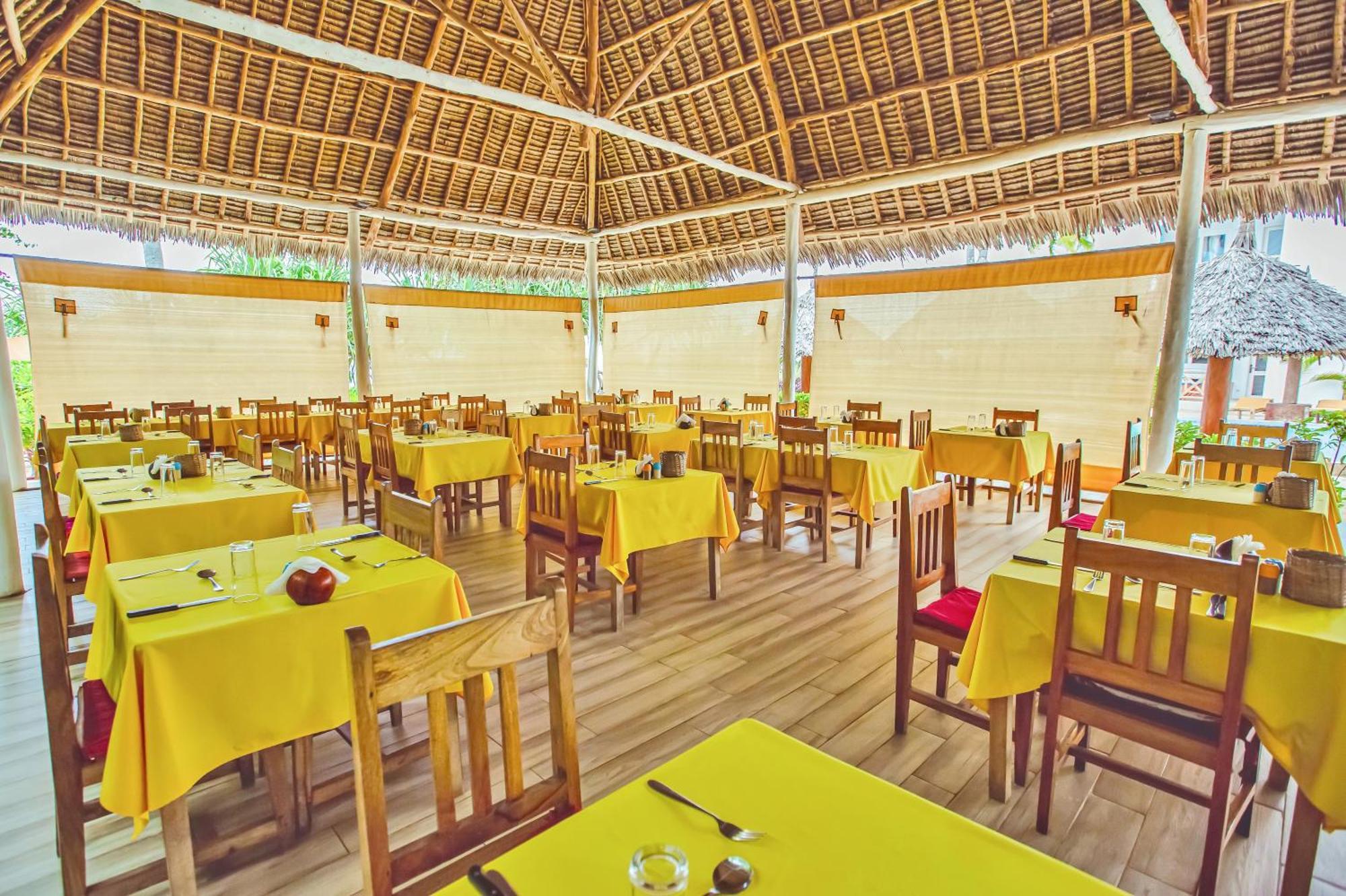 Ahg Sun Bay Mlilile Beach Hotel Матемве Екстериор снимка
