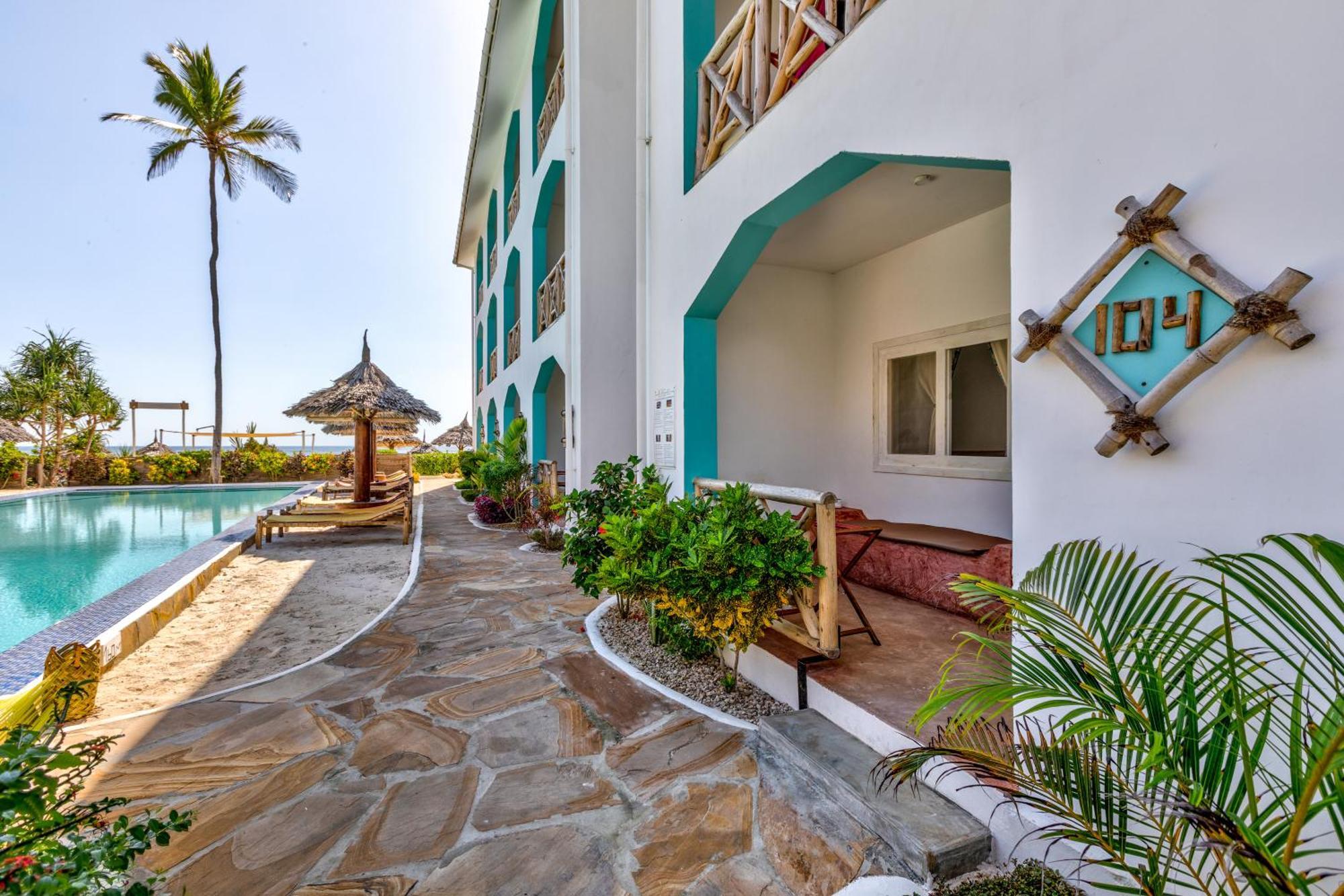 Ahg Sun Bay Mlilile Beach Hotel Матемве Екстериор снимка