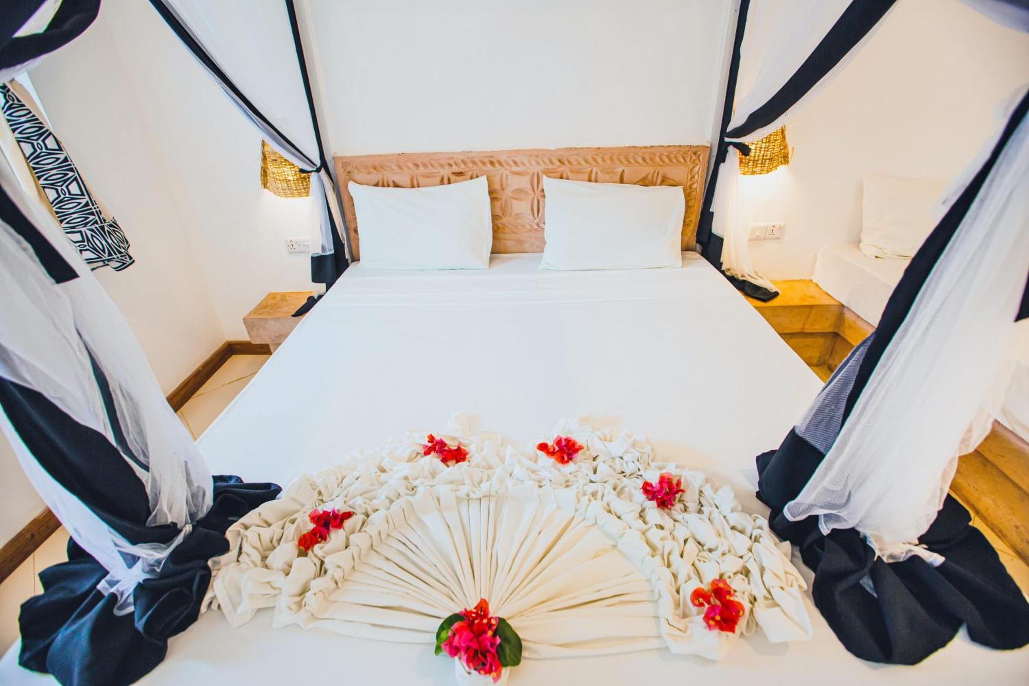 Ahg Sun Bay Mlilile Beach Hotel Матемве Екстериор снимка