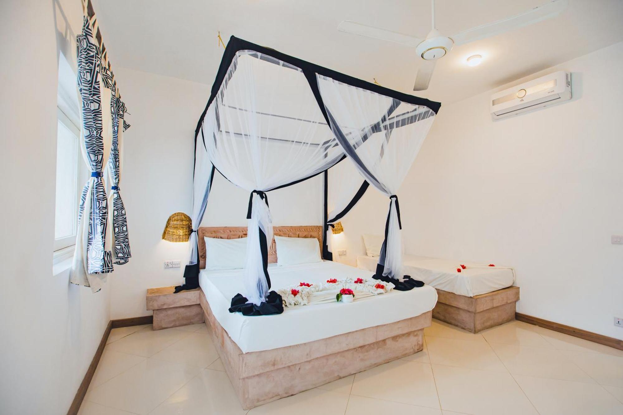 Ahg Sun Bay Mlilile Beach Hotel Матемве Екстериор снимка