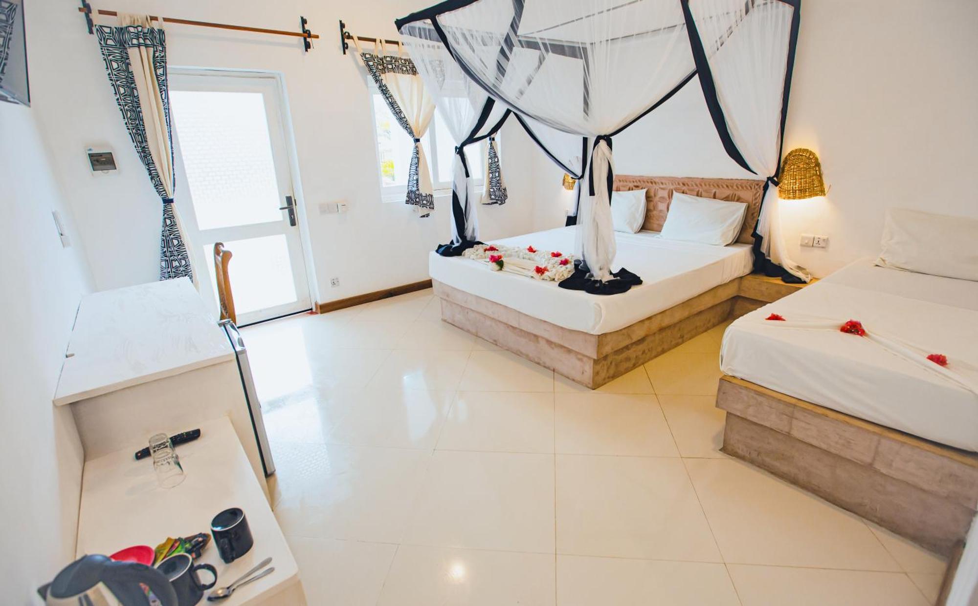 Ahg Sun Bay Mlilile Beach Hotel Матемве Екстериор снимка