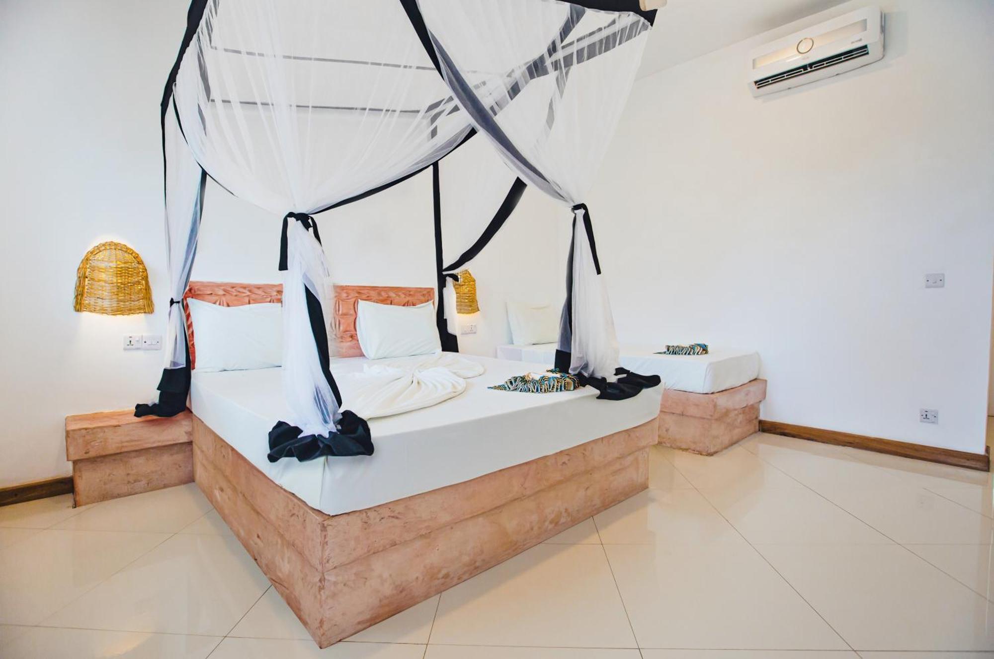 Ahg Sun Bay Mlilile Beach Hotel Матемве Екстериор снимка