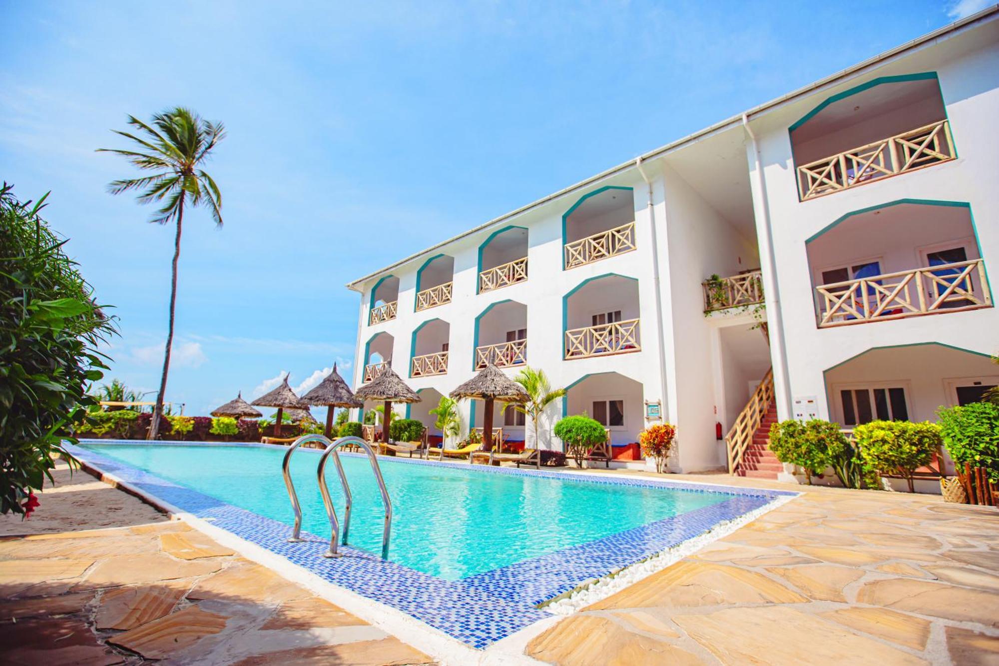 Ahg Sun Bay Mlilile Beach Hotel Матемве Екстериор снимка