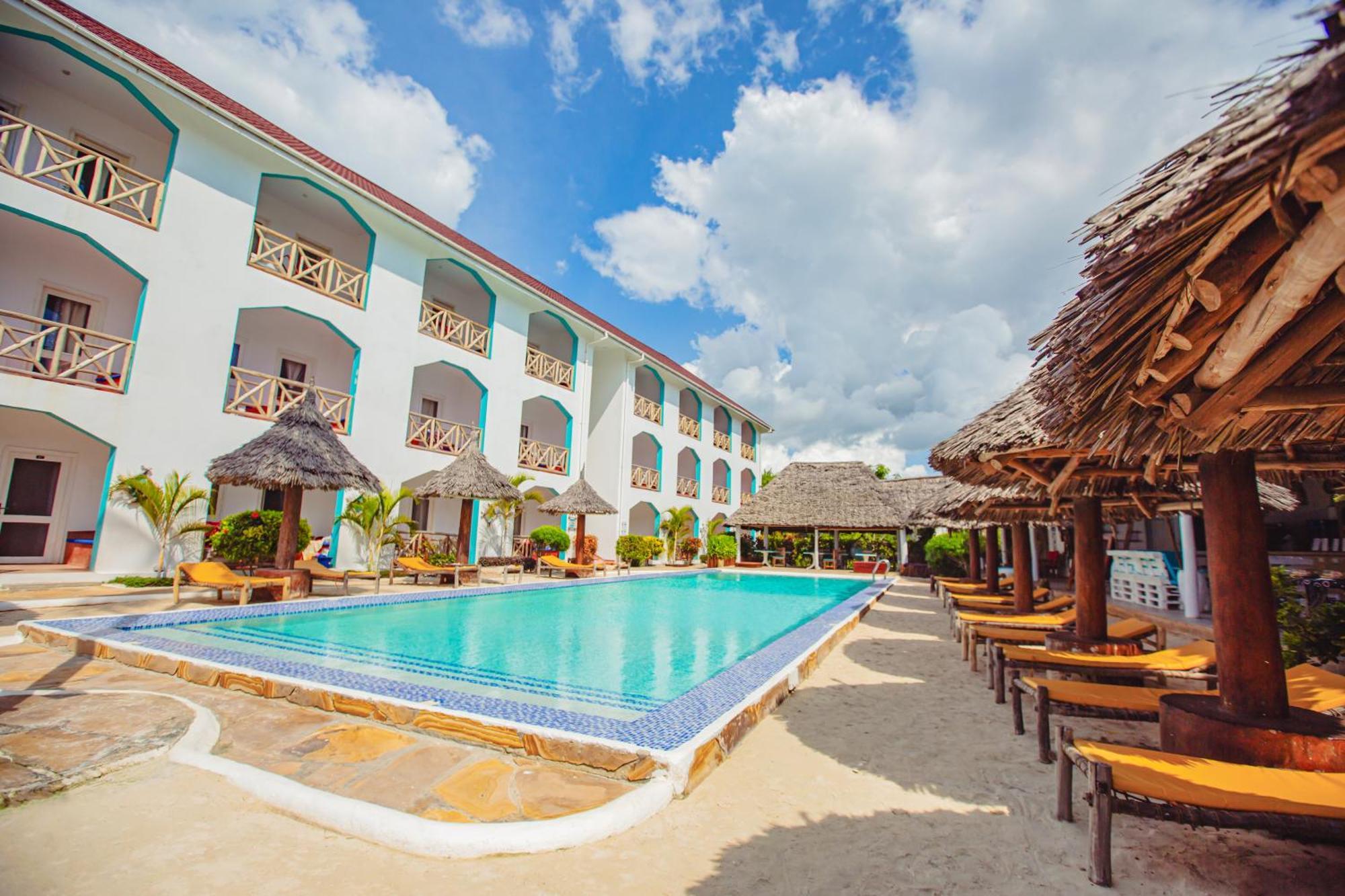 Ahg Sun Bay Mlilile Beach Hotel Матемве Екстериор снимка