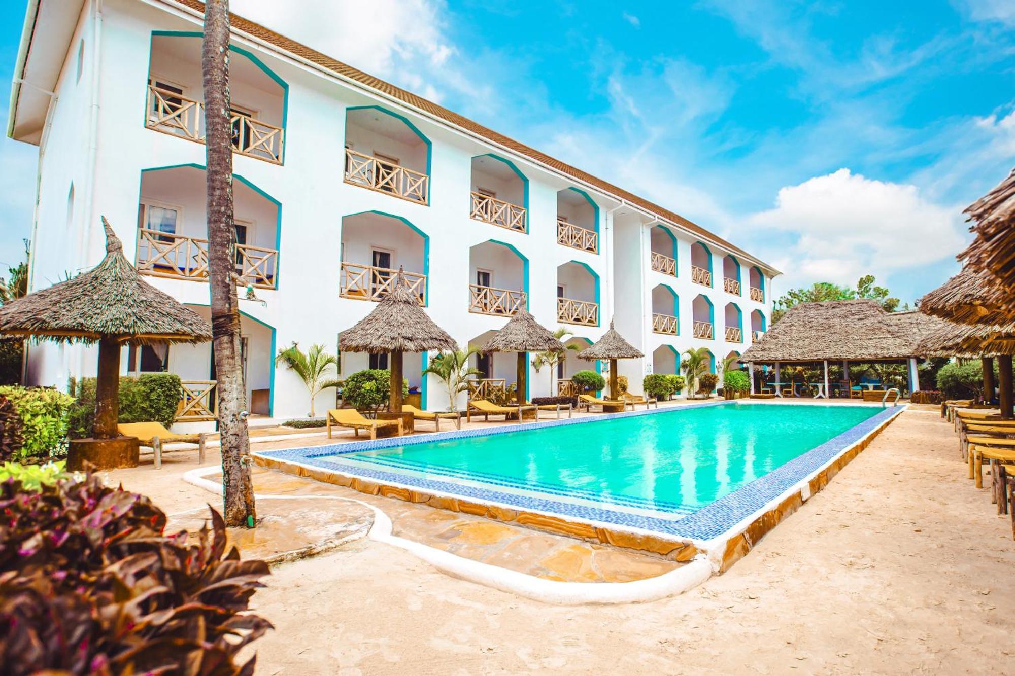 Ahg Sun Bay Mlilile Beach Hotel Матемве Екстериор снимка