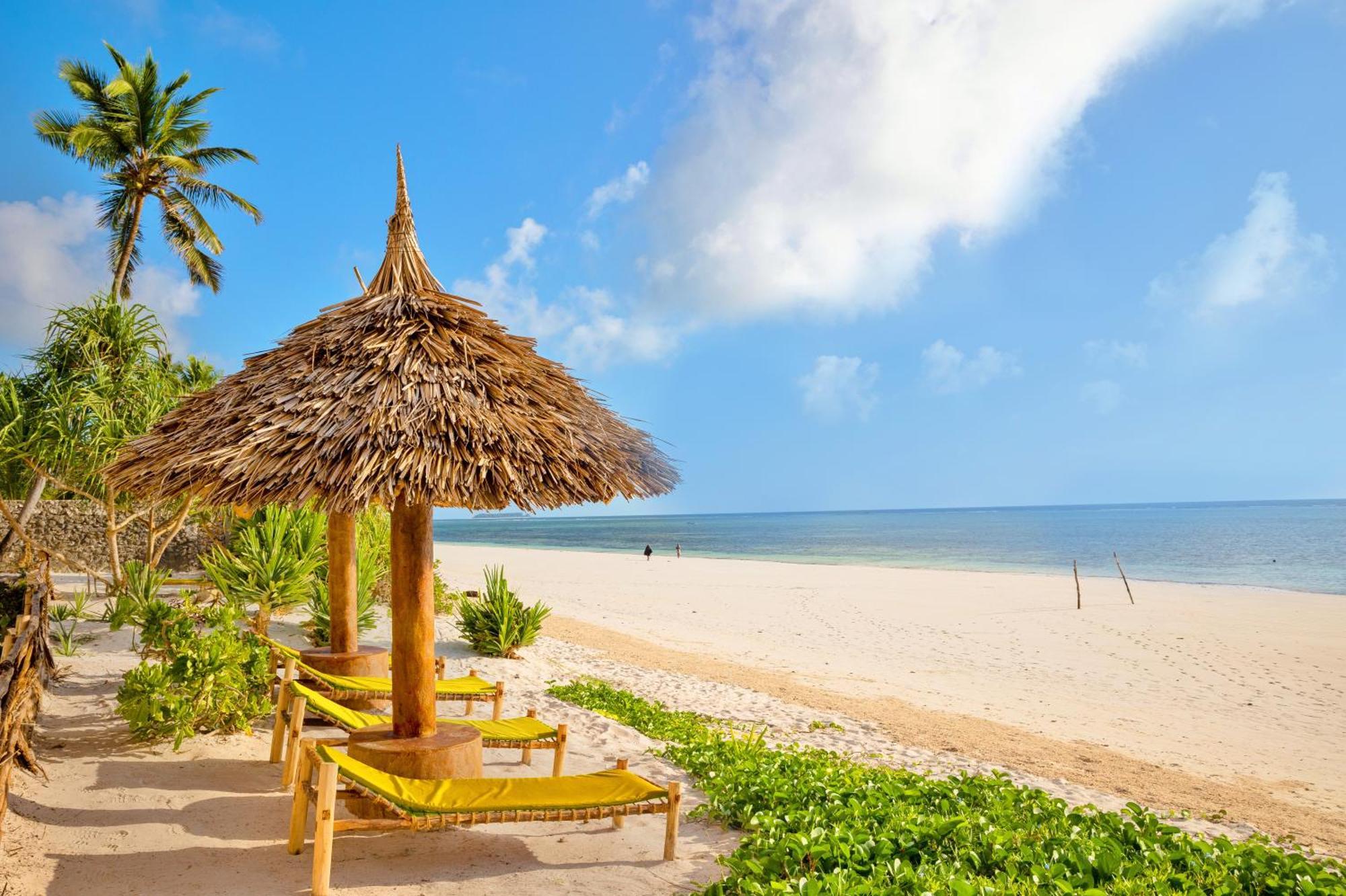 Ahg Sun Bay Mlilile Beach Hotel Матемве Екстериор снимка
