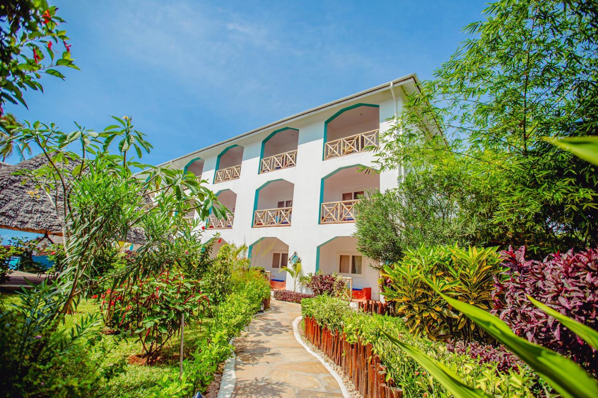 Ahg Sun Bay Mlilile Beach Hotel Матемве Екстериор снимка